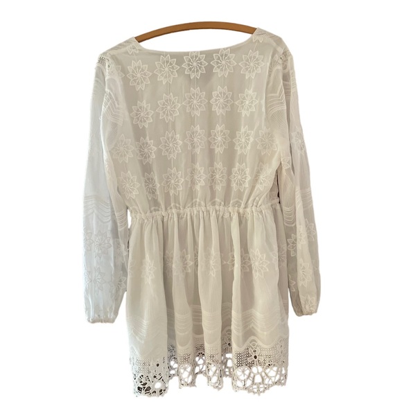 FATE~ Lovely White Embroidered Dress. SZ M - Picture 4 of 6